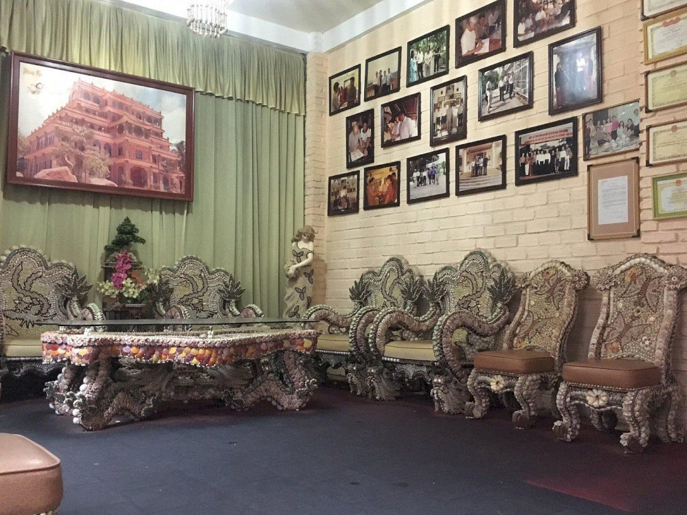 Art display room with seashell furniture and historical photos on the wall showcases the history of the museum’s development 